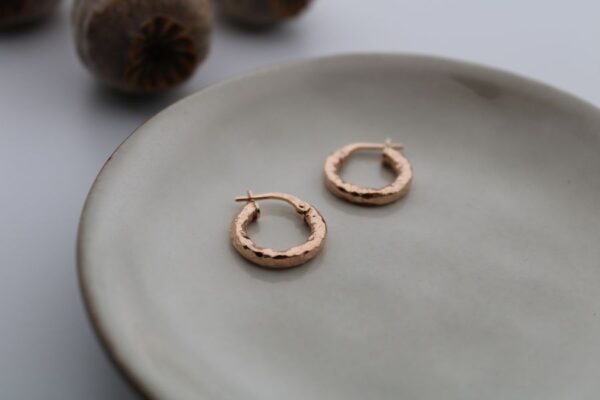 ORECCHINI CERCHI MARTELLATI MINI