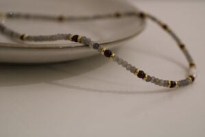 GIROCOLLO "LABRADORITE E GRANATO"